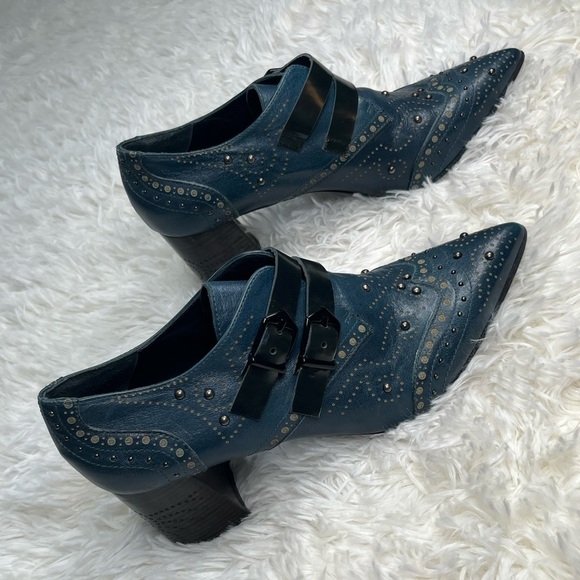 Zinda | Heeled Ankle Booties - Picture 3 of 11